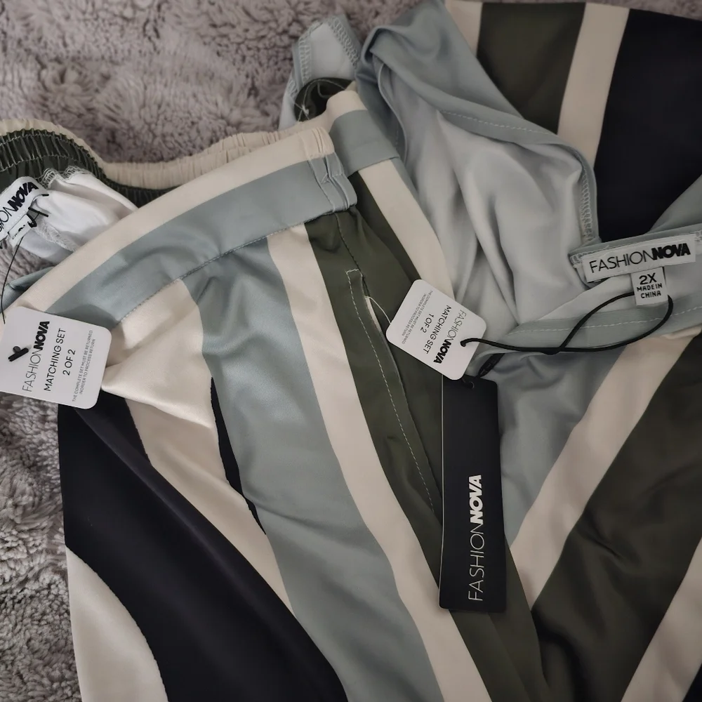 LAST CHANCE Fashion Nova Pant Set Sage Green Abstract Swirl Wide Leg 🌿 3x - Picture 2 of 6